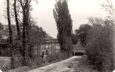 Voorzijde Vijvervreugd gezien vanaf de Kruisweg in 1930