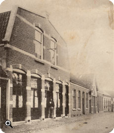 Café 'Centraal' op het Dorpsplein te Koudekerke (1900-1906)