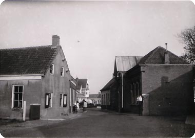 Voormalige bewaarschool, gelegen aan de Brouwerijstraat te Koudkerke in 1904