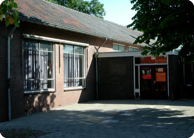 Basisschool de Sprong betok in 2006 het nieuwe pand aan de Biggekerksestraat te Koudekerke